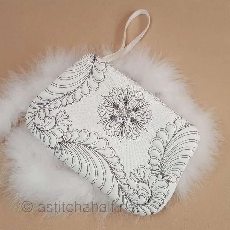 Feathers Latte ITH Wrist Purse
